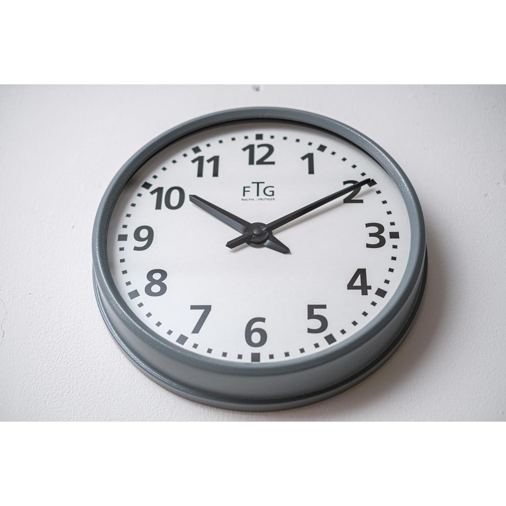 Настенные часы Commune СЕРИЯ TRAFFIC Frutiger AMP-C061
