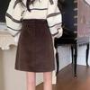 Миди-юбка А-силуэта из кофейного вельвета больших размеров с боковыми разрезами - Ретро облегающая модель, скрывающая бедра, для осени/зимы