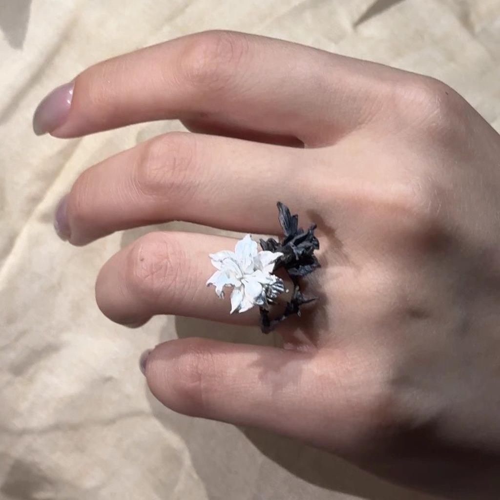 Black and White Mandala Flower Ring for Women Personality Metal Punk Party Finger Ring Fashion Jewelry Accessories