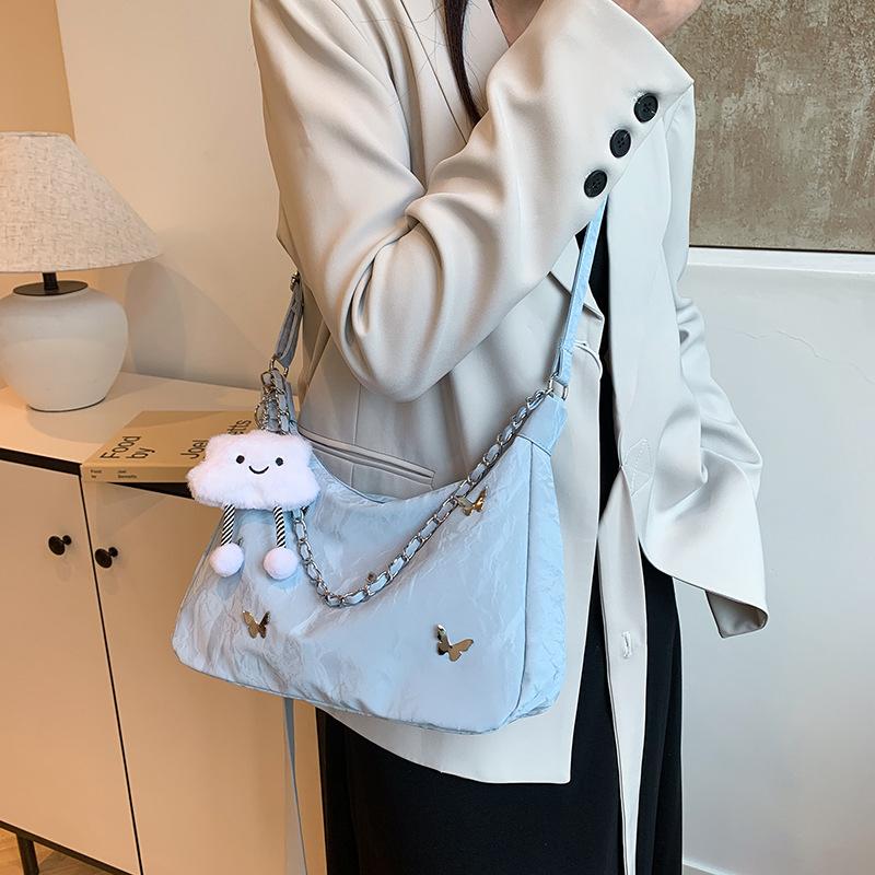 Сумка большой вместимости для женщин Новая повседневная нишевая дизайнерская сумка для поездок на работу Многофункциональная на плечо Одноплечевая Кроссбоди Рюкзак