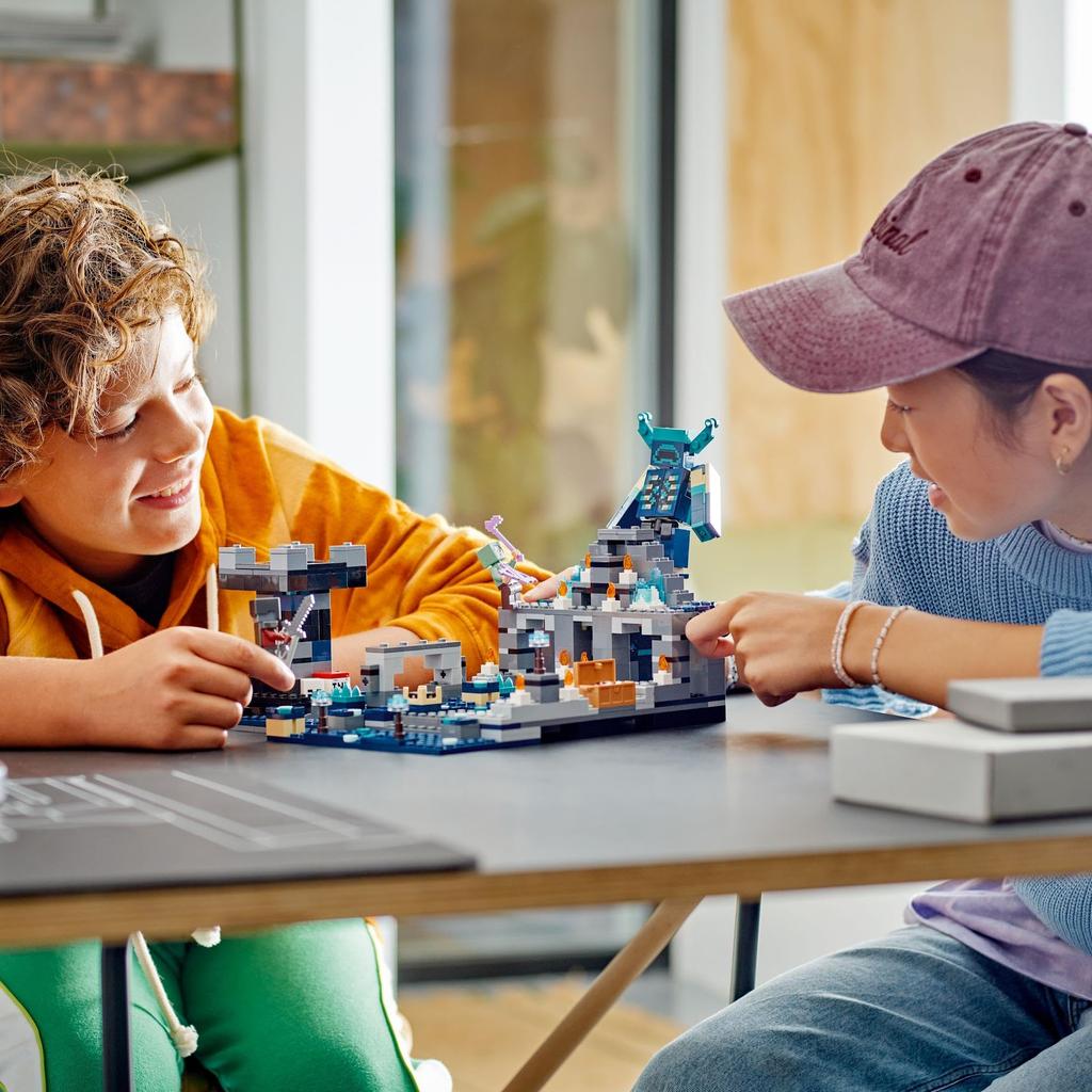 LEGO Minecraft Battle of the Deep Dark Toy Present Birthday Block Christmas Boys Girls Children 8 Years Old 9 Years Old 10 Years Old Elementary School