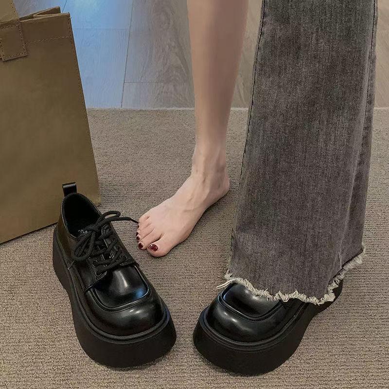 Маленькие туфли-муффины на платформе с большой головкой, женские универсальные кожаные туфли британского покроя, увеличивающие рост, одинарные туфли 2024 года, новинка лета