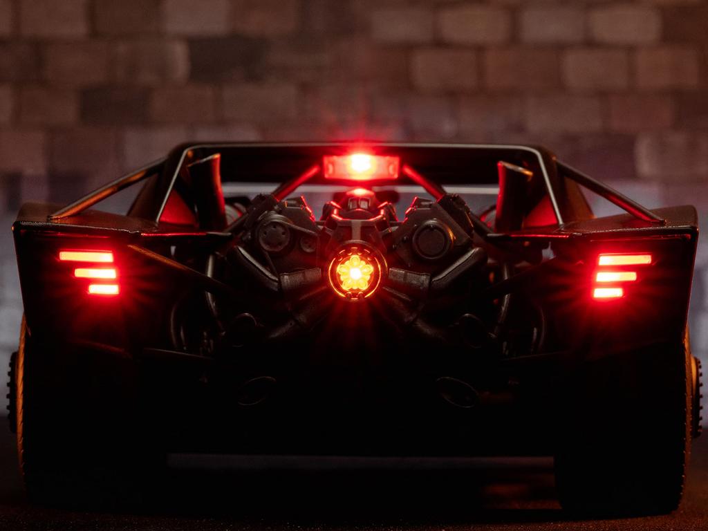 Jada Toys DC Comics Batman Lighted Batmobile Diecast Car Batman Figure Toys для детей и взрослых черного цвета 118 и 3,75 дюйма,