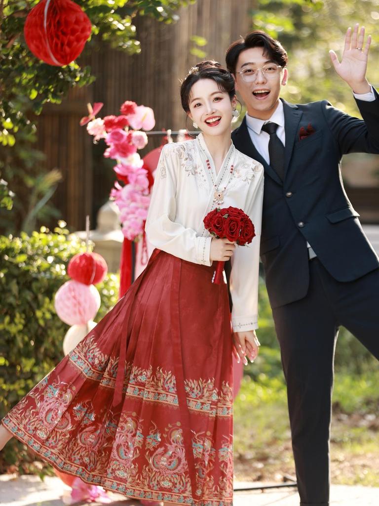 Ming Dynasty-inspired Embroidered Hanfu Skirt and Top Set