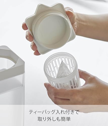 Yamazaki Tower 1,2 л Наклонная бутылка для воды с держателем для чайных пакетиков, Белая, 8,5 см Ш x 10 см Г x 27,2 см В, Можно мыть в посудомоечной машине, Кувшин для ячменного чая, 1749