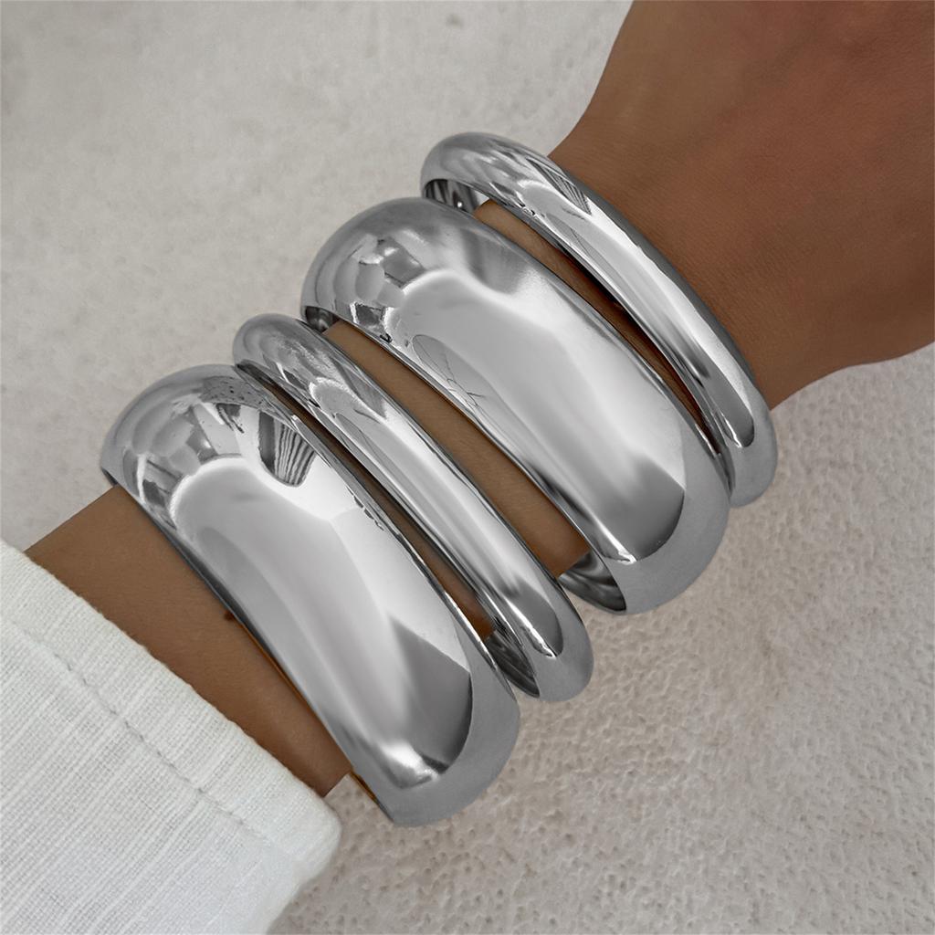 4PCS Chunky Gold Bangle Bracelets Trendy Wide Chunky Cuff Bangles Bracelets Gold Stackable Bracelets Jewelry for Women