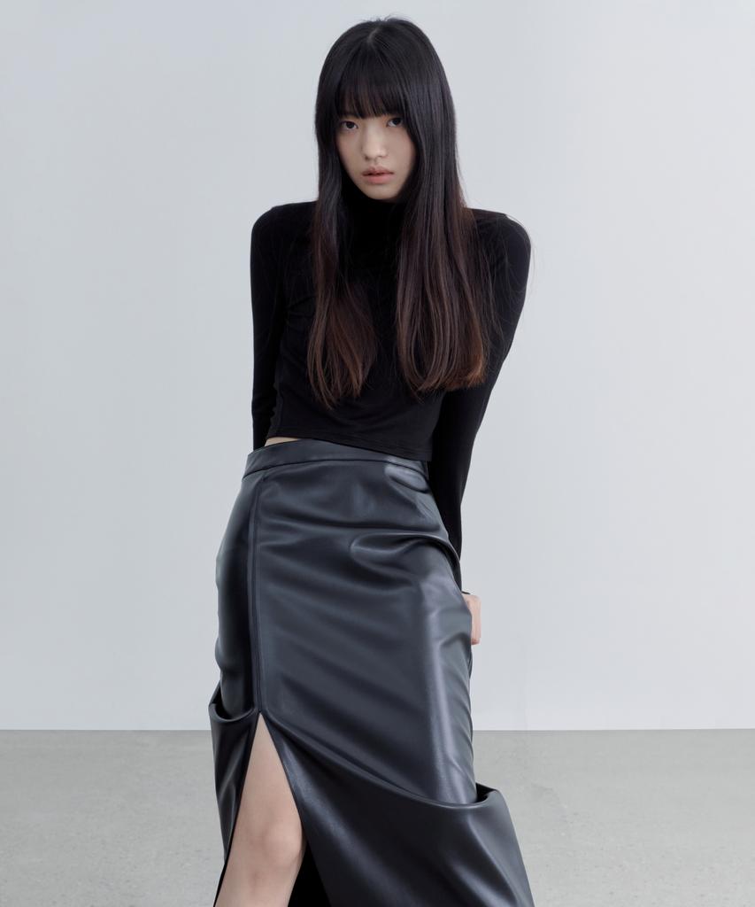 Musinsa Standard Woman Women'S Synthetic Leather Slit Long Skirt [Black]