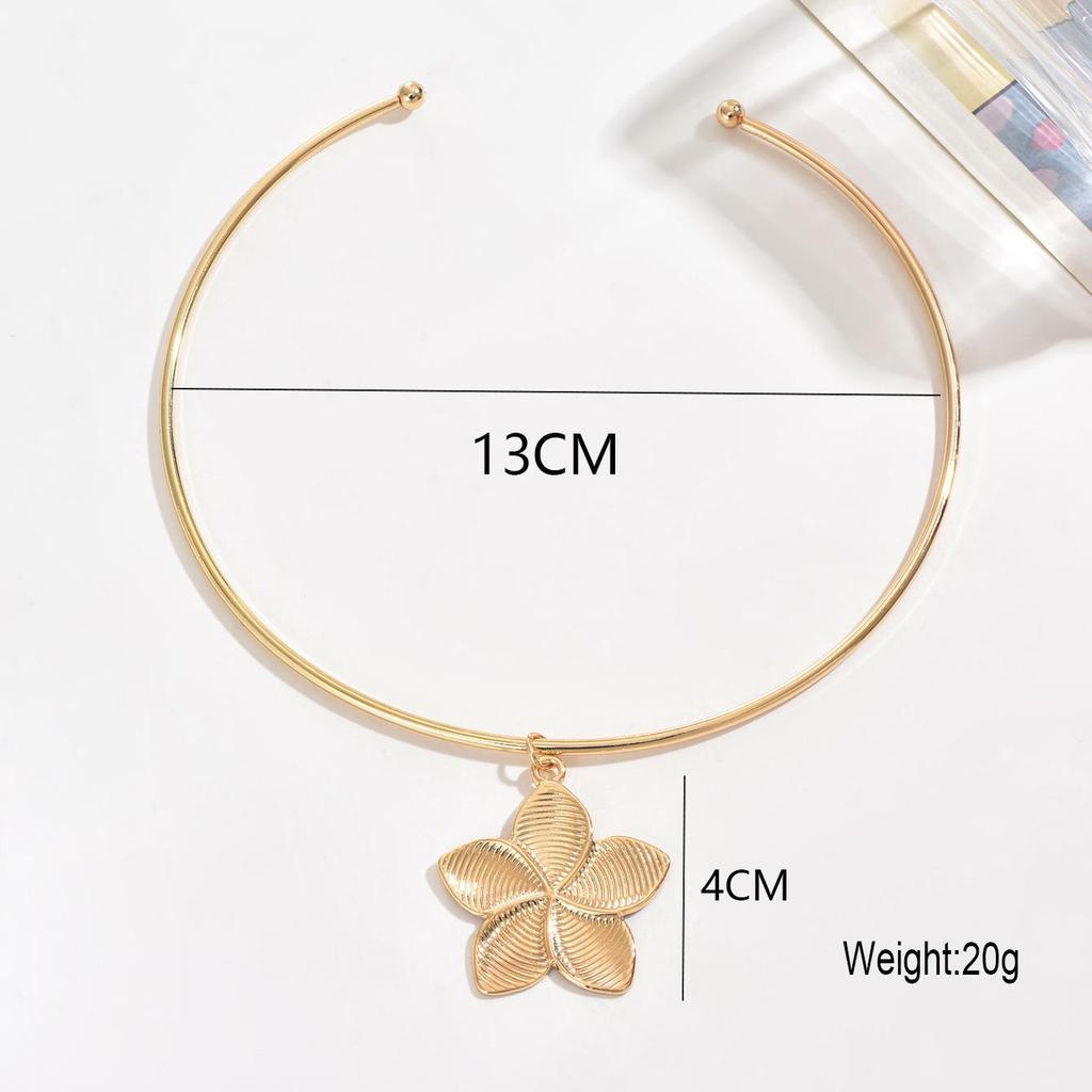 Elegant Retro Metal Flower Pendant Choker Necklace