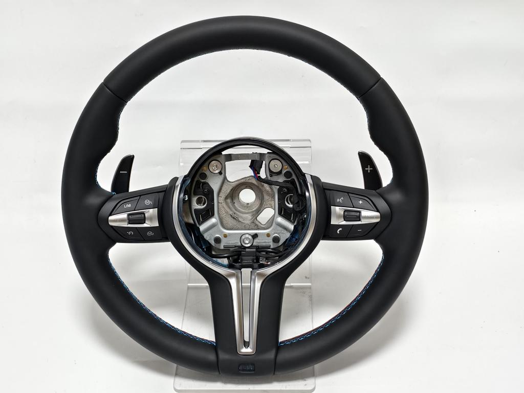 The new M-series steering wheel is suitable for F01 F10 F11 F20 F21 F30 F31 F34 F32 F33 F36 F22 F23 F48 M3 M5 steering wheel automotive parts