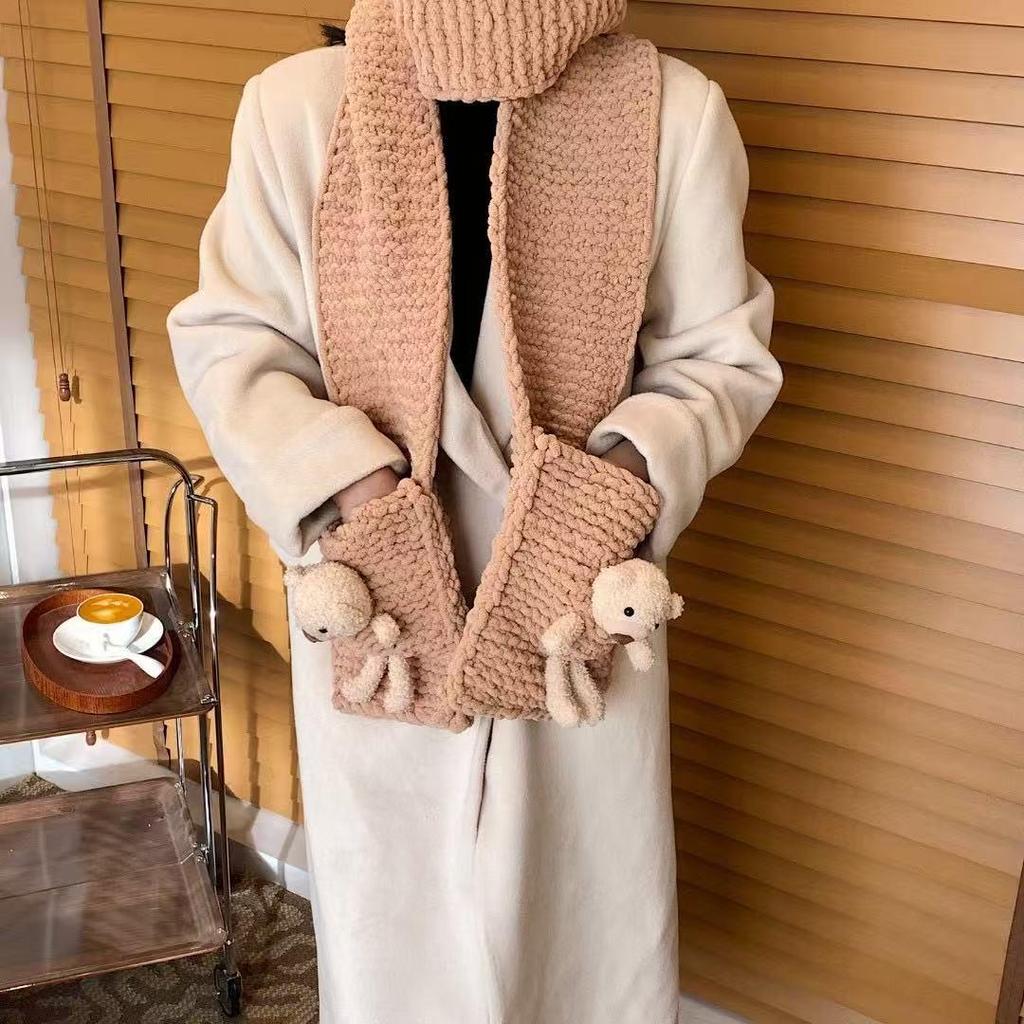 DIY Chunky Yarn Pocket Bear Scarf Kit - Hand-Knit Neck Warmer Gift for Boyfriend/Girlfriend