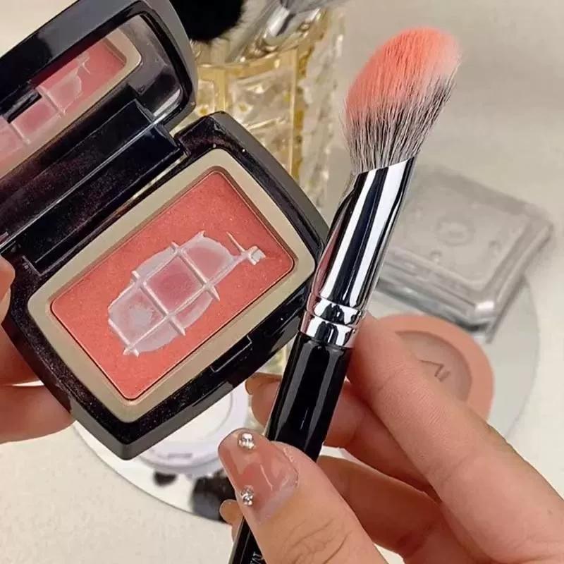 Korean-Style Ultra-Soft Creamy Honeydew! Four-Color Blush Palette 2025 New Matte Shrink-Expand Apricot Peach Nude Makeup