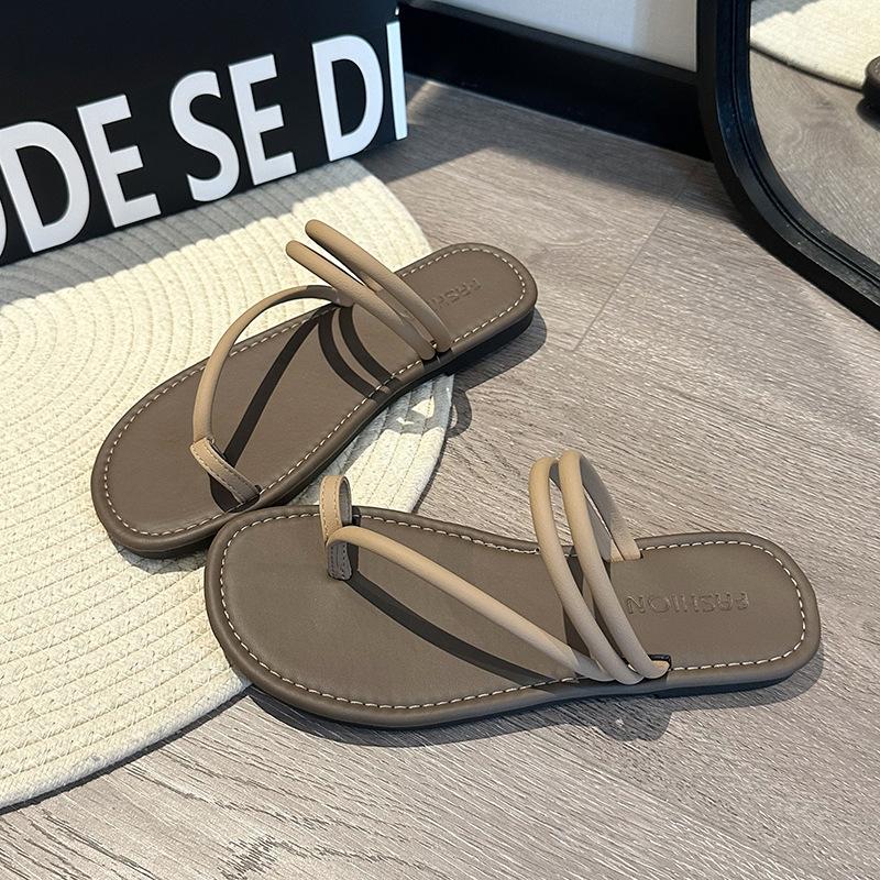 Французский набор носок на плоской подошве крутые тапочки женские летние 2025 новый красивый сказочный стиль с юбкой пляжные сандалии