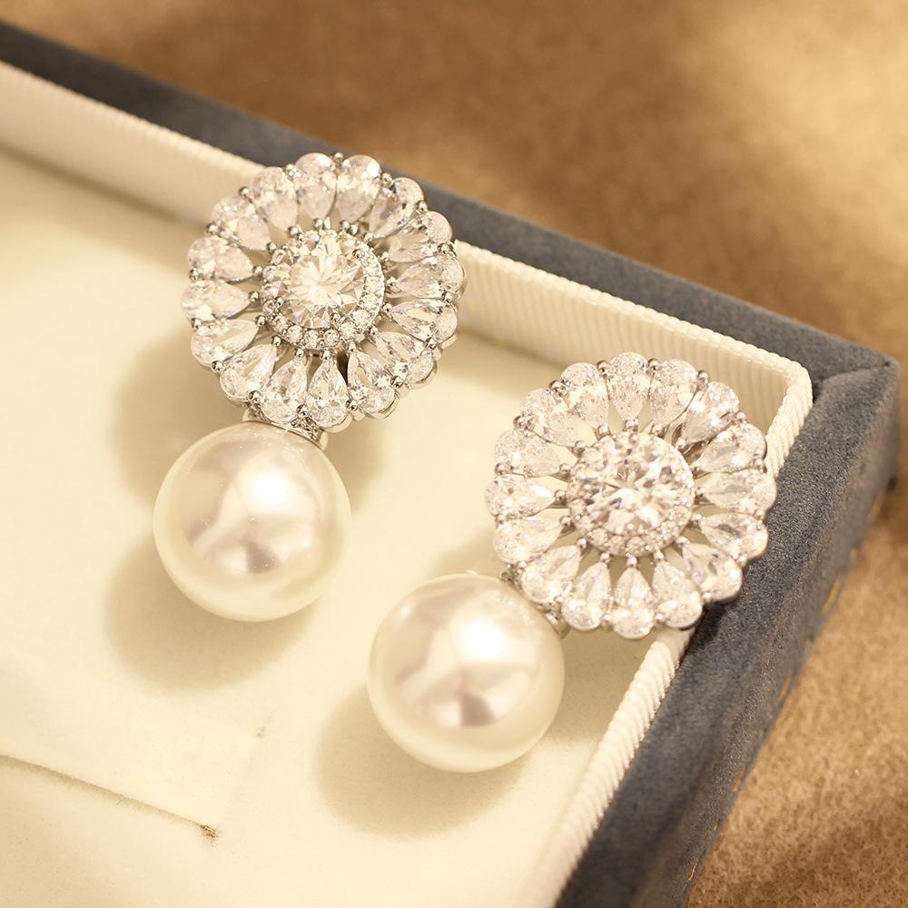 Cross-border hot selling exquisite high-end geometric stone-inlaid earrings, exaggerated temperament, versatile pearl earrings, ear clips, women's ear