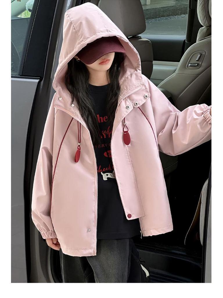 Трендовая ветровка для девочек 2025 - Стильная осенне-зимняя верхняя одежда для учениц средней школы