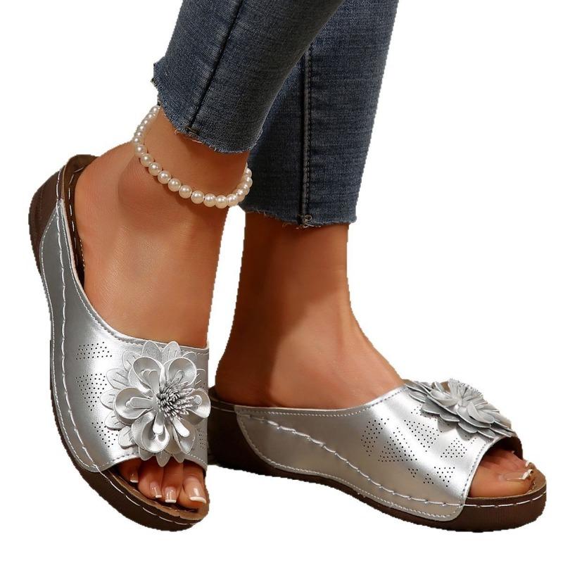 Юго-Восточная Азия Внешняя торговля Большие размеры Толстая подошва Полые односложные тапочки Женские трансграничные открытые носки Цветочный покатый каблук Пляжные крутые тапочки