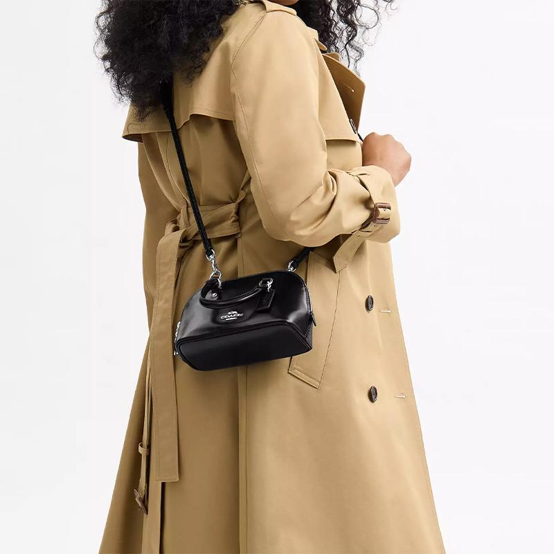 Coach Сумка-портфель Lara 22 серебряный шарм-буква коровья кожа наплечная кросс-боди мини женская черная