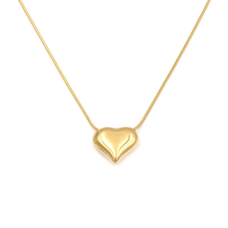 Chic 18k Gold Peach Heart Clavicle Chain: Minimalist 3D Pendant, Trendy Titanium Steel Necklace for Women