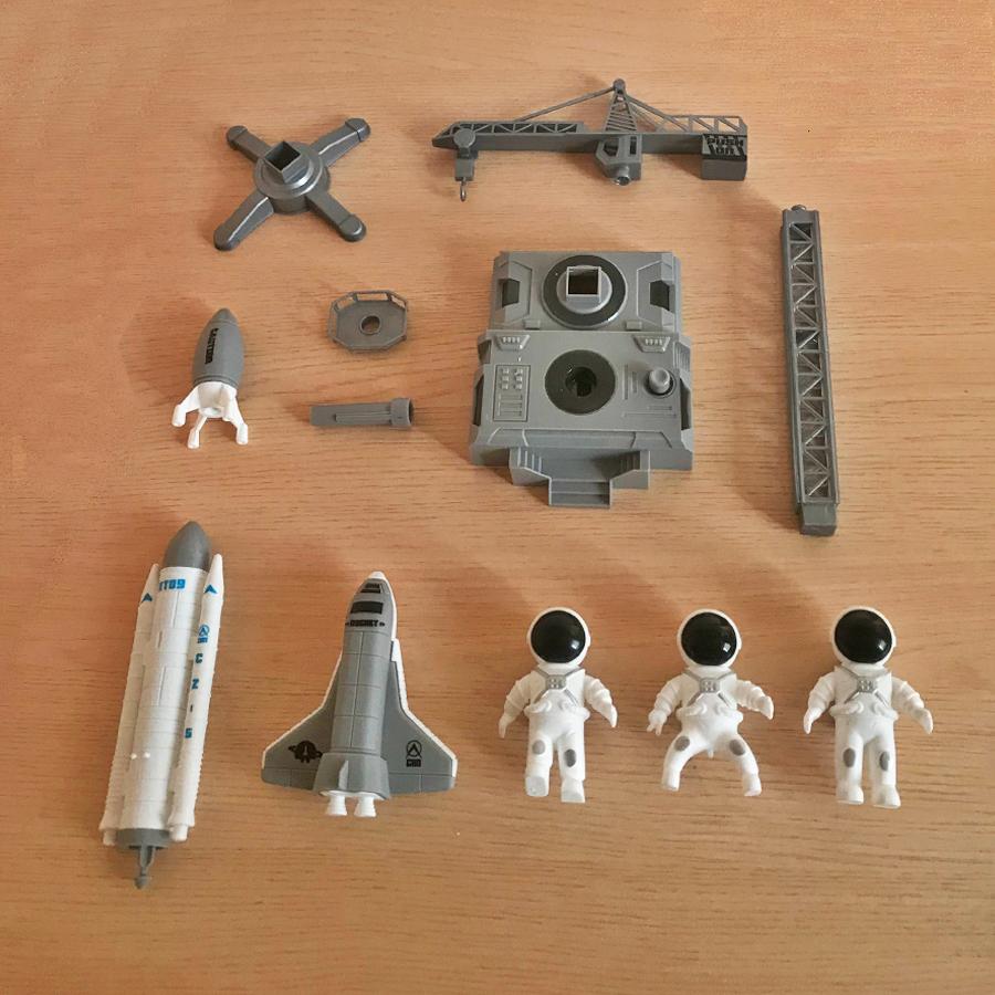 Космический корабль + 3 космонавта, запускаемая ракета-носитель, центр, научный эксперимент, обучение, когнитивное образование, аэрокосмические знания