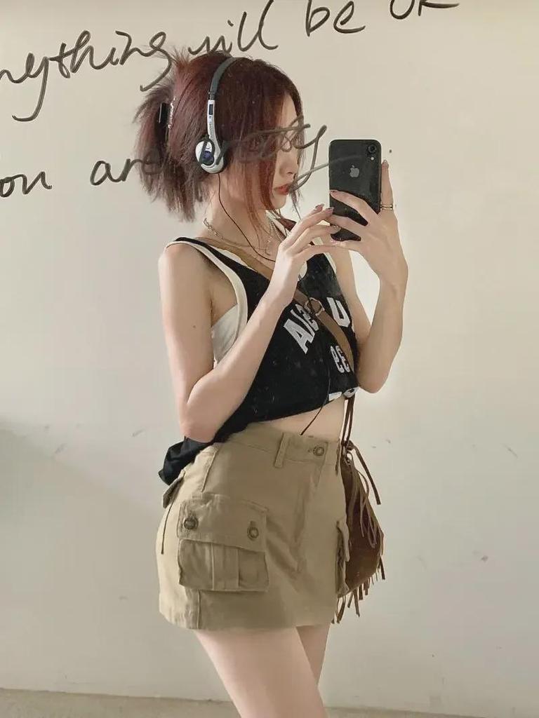 Женская джинсовая юбка цвета хаки с высокой талией А-силуэта — облегающая, анти-экспозиция, ретро-стиль лета