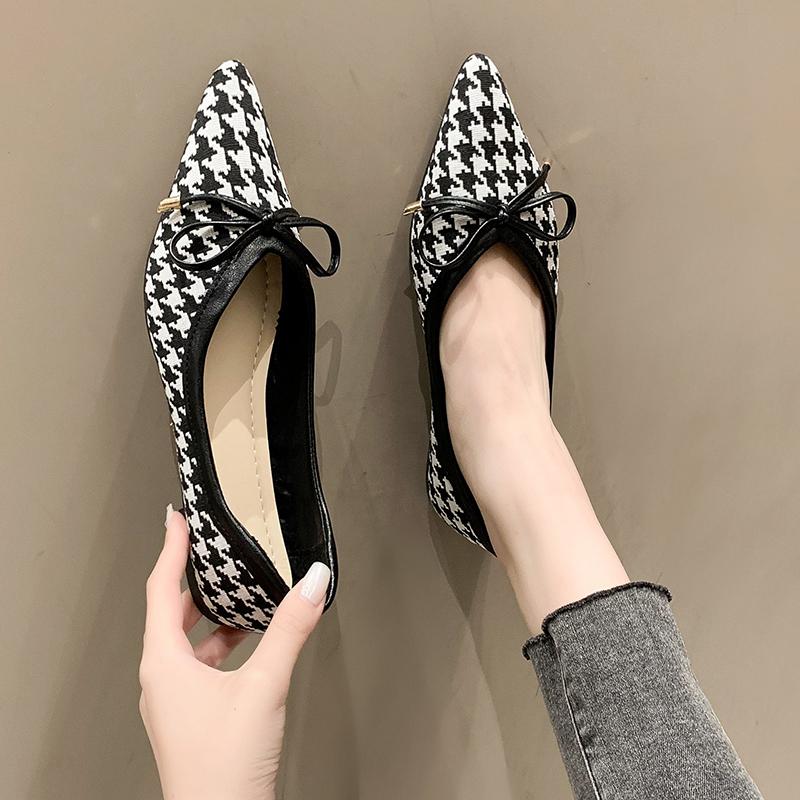 Новые легкие женские туфли с мелким носком 2024 года, модные повседневные туфли на плоской подошве, женские повседневные роскошные остроносые женские туфли, женская обувь