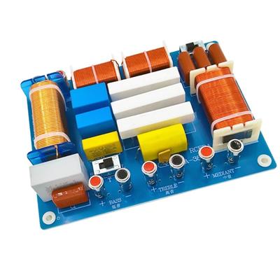 Профессиональные 3-полосные звуковые кроссоверы с высокотемпературными индукторами, выравниванием 90° и 4 настраиваемыми звуковыми режимами для улучшенного звучания динамиков