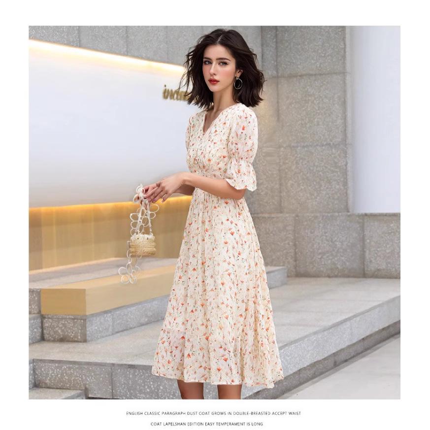 Летнее французское платье с цветочным принтом и пышными рукавами для женщин 2025