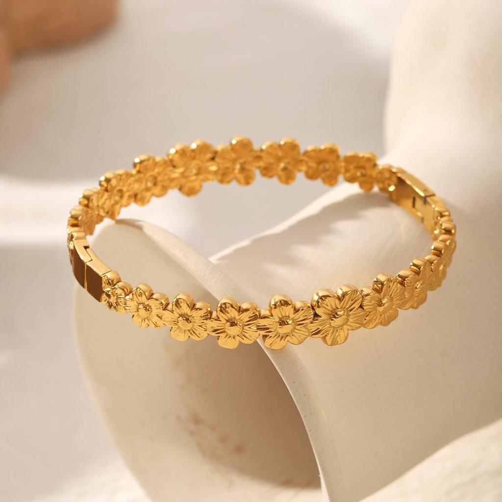European and American Flower Patchwork 18k Gold Stainless Steel Bangle - Elegant Light Luxury Bracelet for Women
