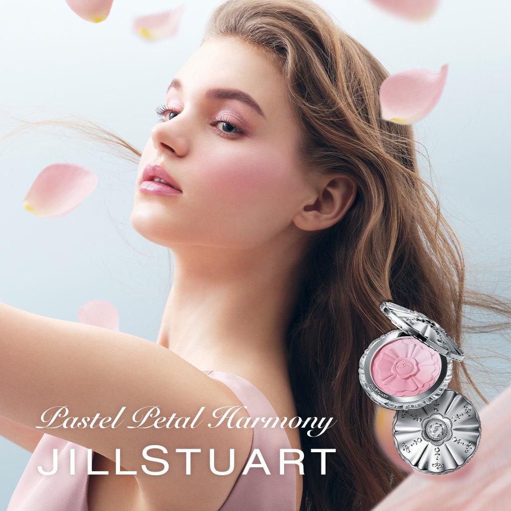 Выберите 1 из 4 румян Pastel Petal Blush 6 г (+ 15 г крема для рук в подарок) (Если подарок закончится, он будет заменен другим подарком.)