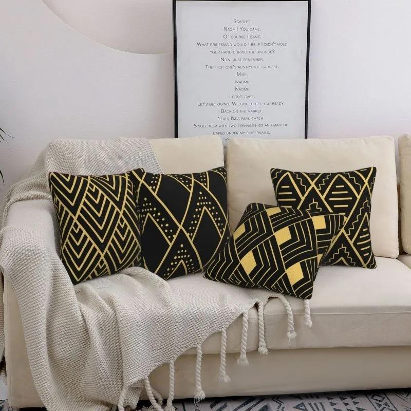 Home Decor Geometric Pattern Black & Gold Pillow Covers Pattern Cushion Cover Suitable for Sofa Bedroom Car Pillow Cover