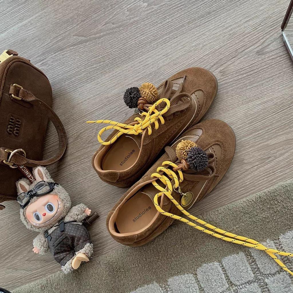 Корея увеличивает высоту на 3 см~ модные контрастные шнурки круглый носок шишка повседневные туфли для моральной подготовки женские осень 2025 новая повседневная обувь