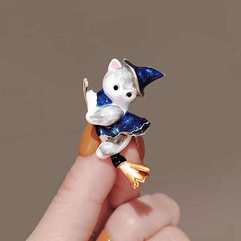 Японская милая волшебная брошь в виде кошки для мужчин и женщин, нишевая высококачественная дизайнерская мультяшная булавка для корсажа, одежда с аксессуарами