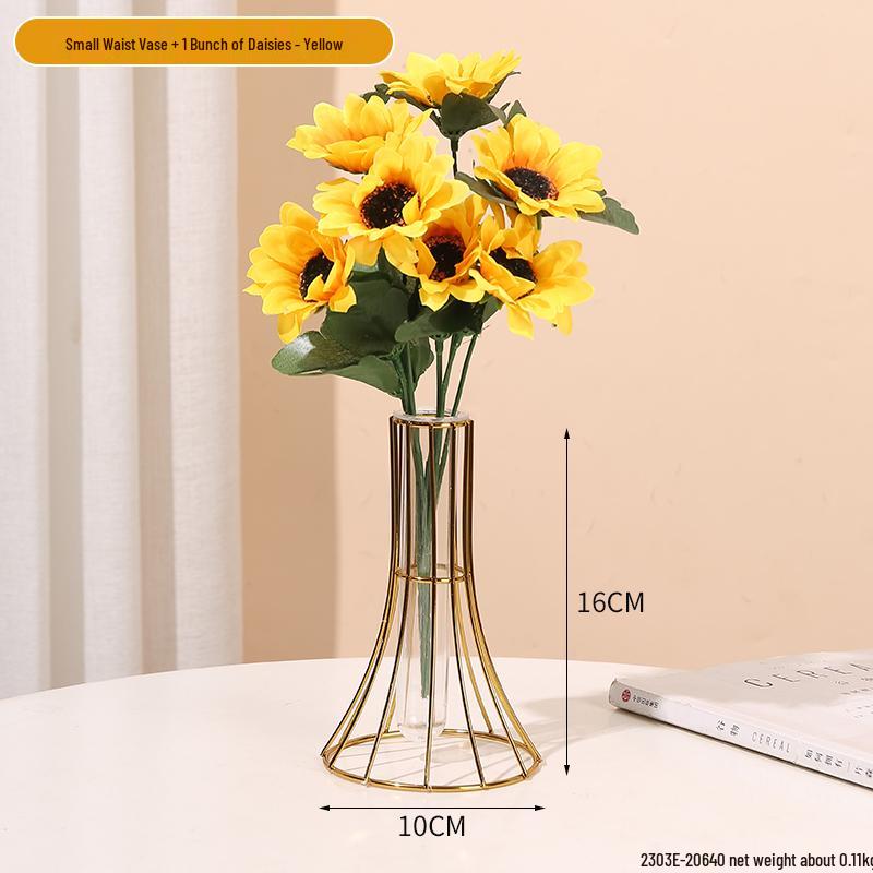 Минималистичная прозрачная стеклянная ваза для создания креативных цветочных композиций в гостиной или столовой.