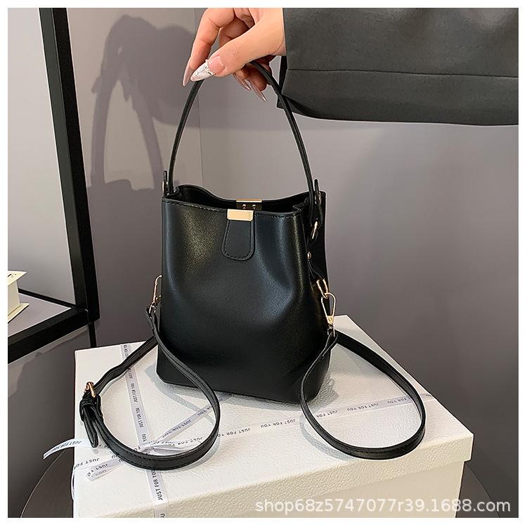 High-end Texture Versatile Portable Bucket Bag Women's 2025 New Niche Design Shoulder Bag Hot Fashion Crossbody Bag