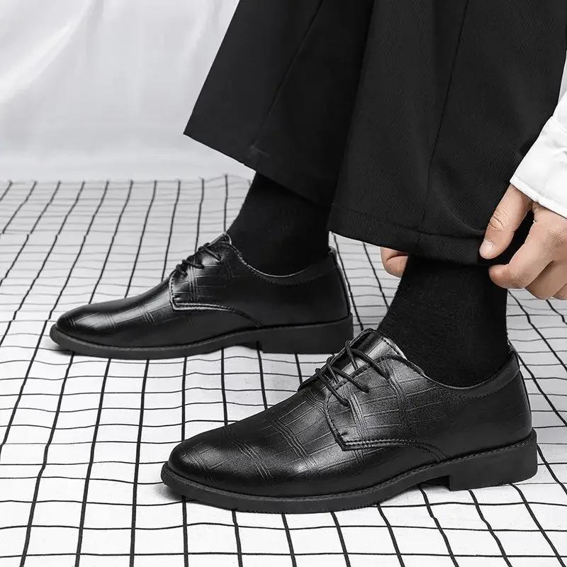 Модная кожаная повседневная деловая обувь для мужчин, официальная мужская формальная обувь 2024 года, тренд, дешевая ликвидация, итальянская, элегантная и классическая 39