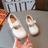 2024 Новые кожаные туфли для девочек с круглым носком, боковым бантом, детская повседневная обувь для школьной формы Великобритании, черные детские лоферы на платформе с застежкой-липучкой