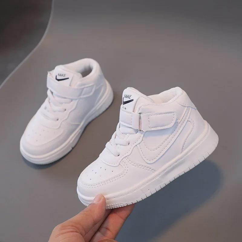 Новая детская спортивная обувь на весну и осень: Высокие кеды для мальчиков, белые туфли для девочек, баскетбольные кроссовки в корейском стиле