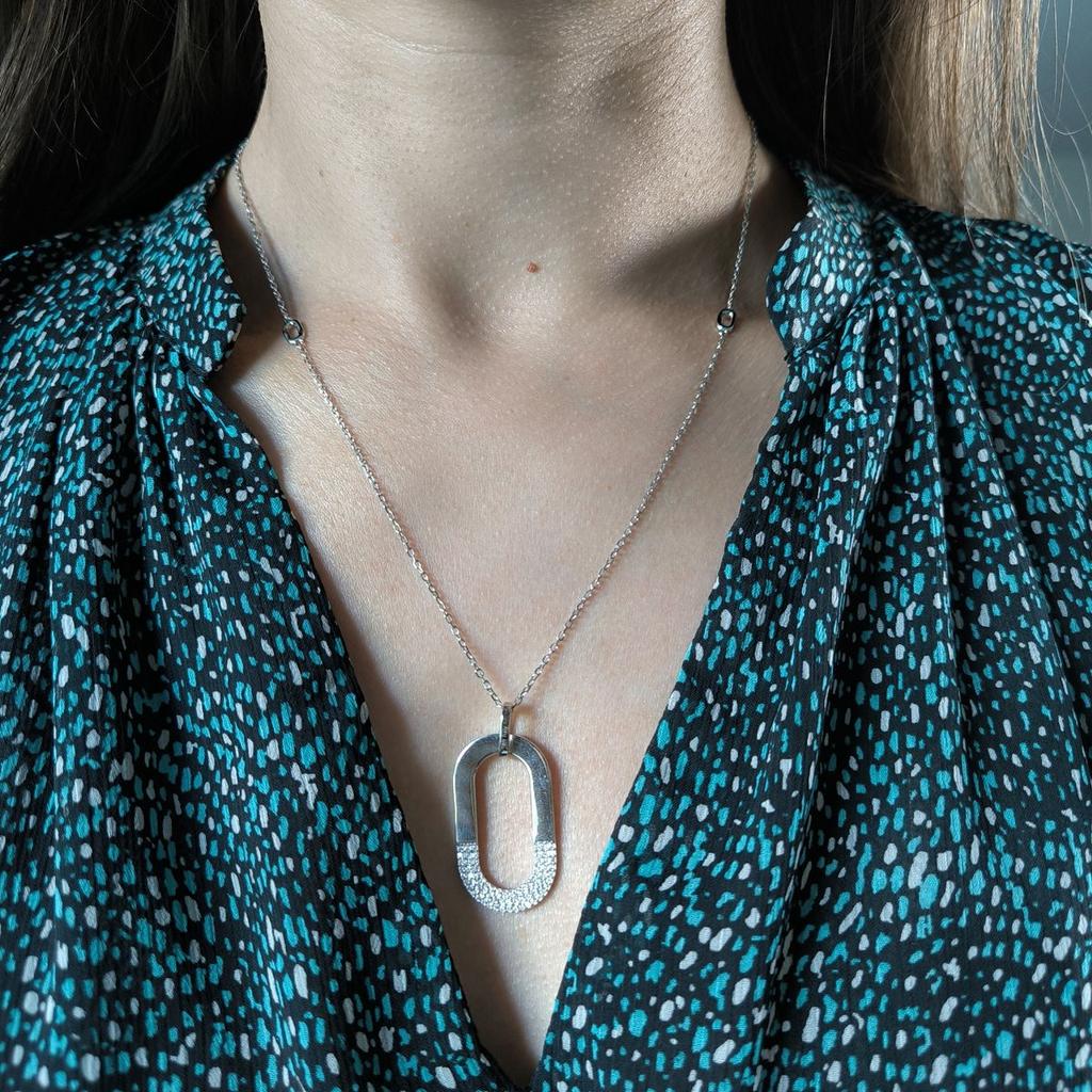 Серебряное колье с фианитами, вес изделия 5,61 гр (2192473)