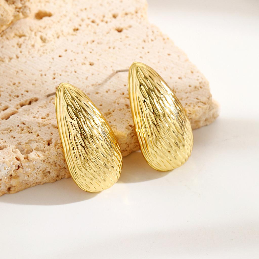 Exaggerated Temperament Earrings Gold Senior Sense Ins Cold Wind Simple Metal Droplets Pleated Pearl Flower Earrings