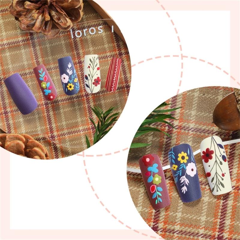 Средняя длина Накладные ногти Полное покрытие Акриловые ногти с матовым цветочным дизайном Легкое нанесение для элегантного маникюра 24 шт.