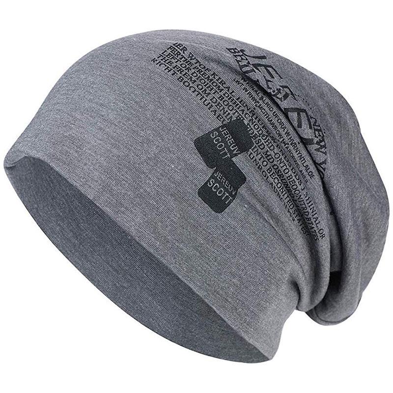 Стильная трикотажная шапка осень - зима с принтом