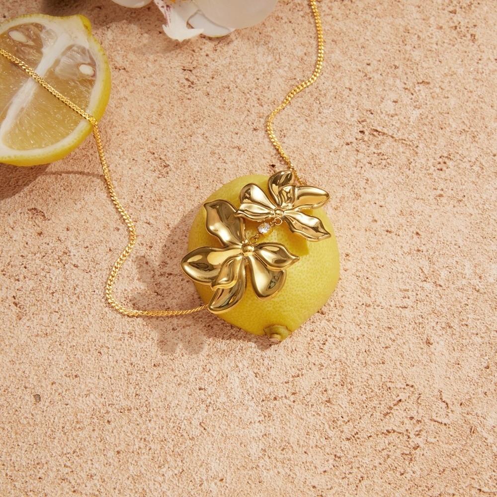 Stainless Steel Flower Pendant Necklace Adjustable Necklace Fashion Sweater Chain Jewelry Gift
