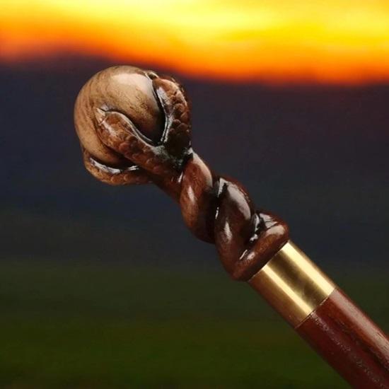 Деревянная трость ручной работы длиной 93,98 см с ручкой в виде орлиной лапки. Уникальный рождественский подарок. Изготовленная вручную из натурального дерева для стиля и поддержки.