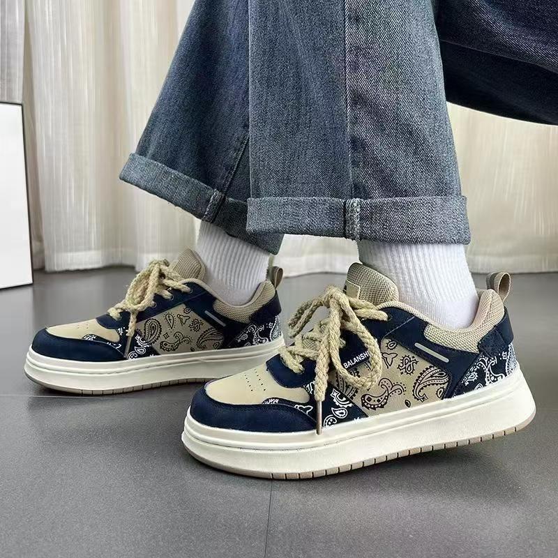 2024 Универсальные мужские черно-белые кеды на мягкой подошве - Дышащие, в трендовом корейском стиле для повседневной носки, Горячо продаваемые среди студентов.