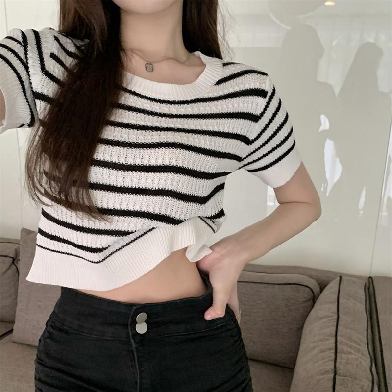Fashion Short-sleeved Striped Knit Sweater Women Summer Thin Design Sense Slim Top Casual Summer Essential Comfort and Style Slim Fit Pullovers Tees