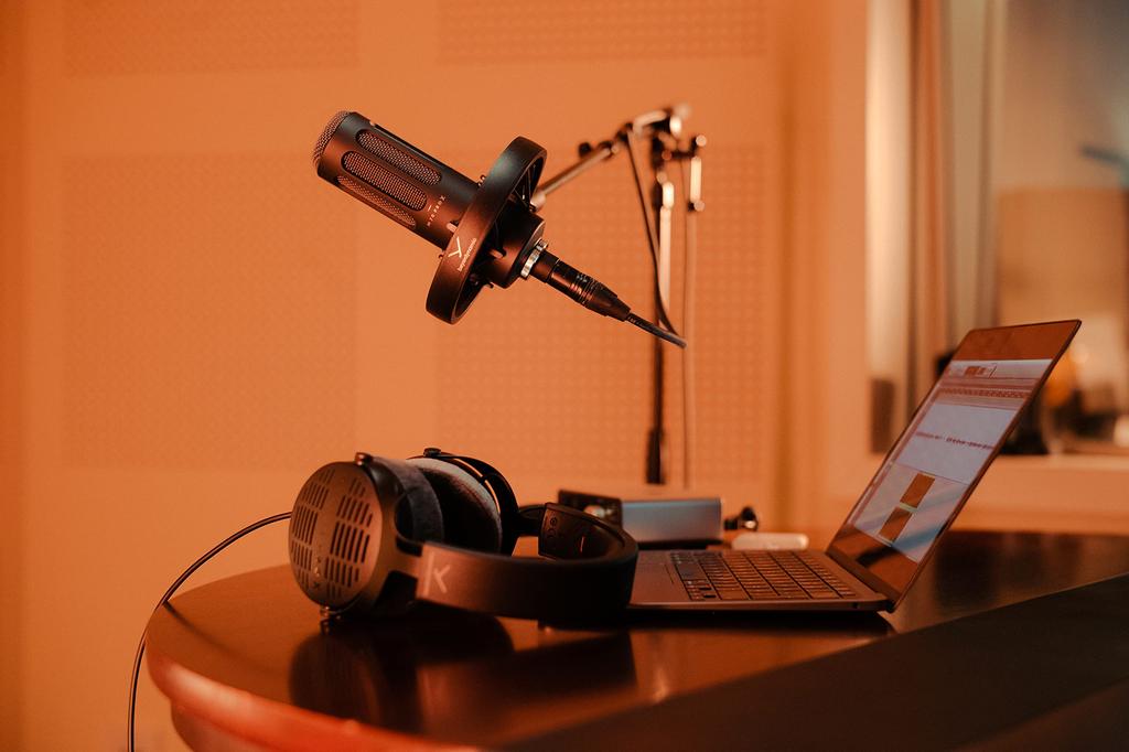 Beyerdynamic PRO X M70 Профессиональный динамический микрофон с фронтальным адресом, сумка для хранения с поп-фильтром, крепление для амортизатора