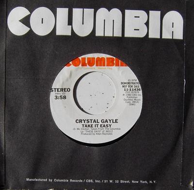 7-дюймовая пластинка CRYSTAL GAYLE - Take It Easy 1111436 Columbia 1980 США Фолк Б/У