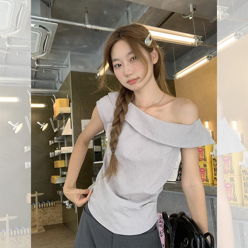 Корейская чистая желаемая лацканами плиссированная с открытыми плечами косой плечо короткий рукав футболка женская летняя новая нерегулярный дизайн топ