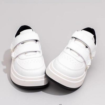 Маленькие белые туфли женские весна 2025 новые универсальные легкие увеличивающие рост на липучке повседневные туфли на платформе спортивная обувь тренд