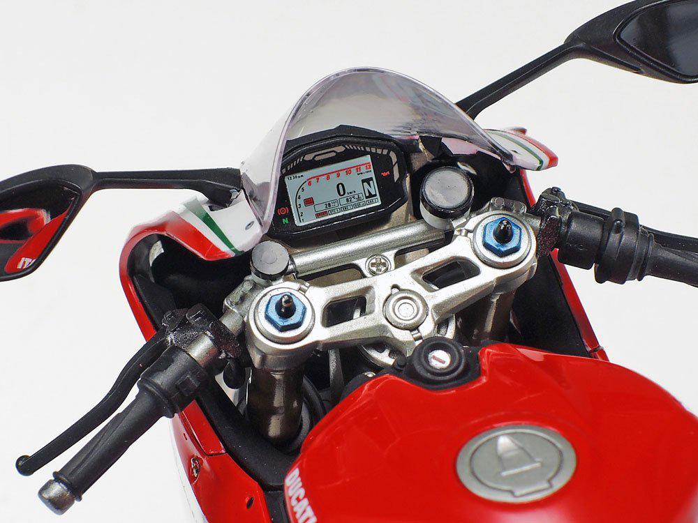 TAMIYA 1/12 Ducati 1199 Panigale S Tricolore Motorcycle Model Kit No.132, Plastic Scale Model 14132