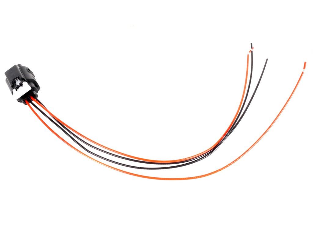 4-Pin Reversing Camera Plug - Physically Check Which Camera Numbers It Fits